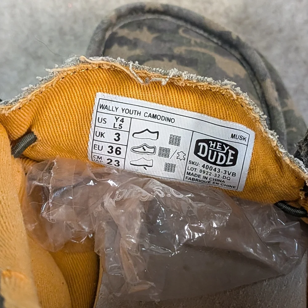 Hey Dude Wally Camdino Camouflage Dino Youth Shoes Size EU 36 (Y 4-5)